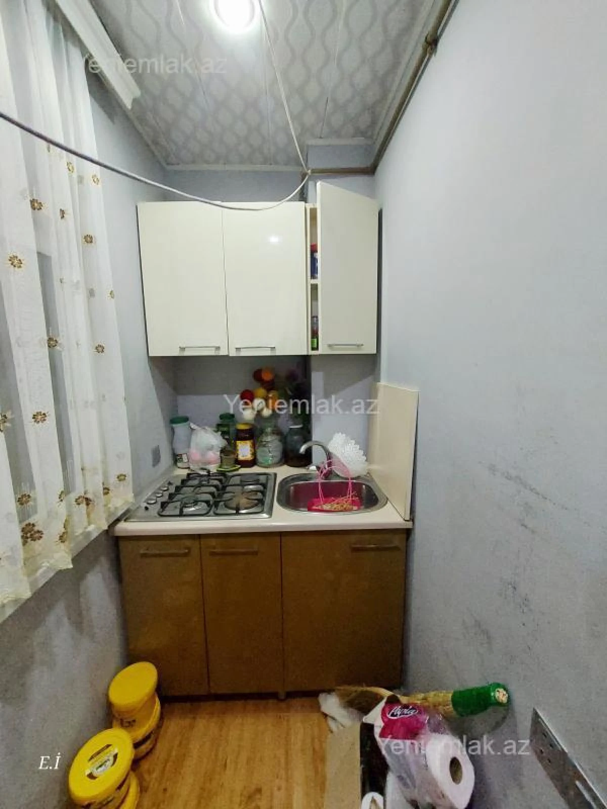 Satılır 4 otaqlı köhnə tikili 90 m²