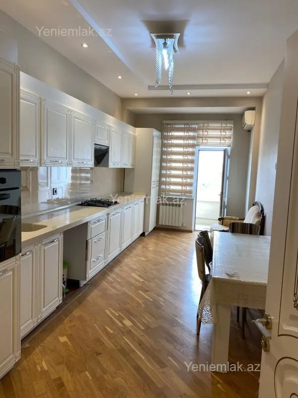 Satılır 3 otaqlı yeni tikili 127 m²