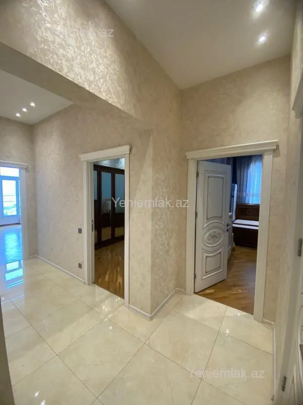 Satılır 3 otaqlı yeni tikili 127 m²