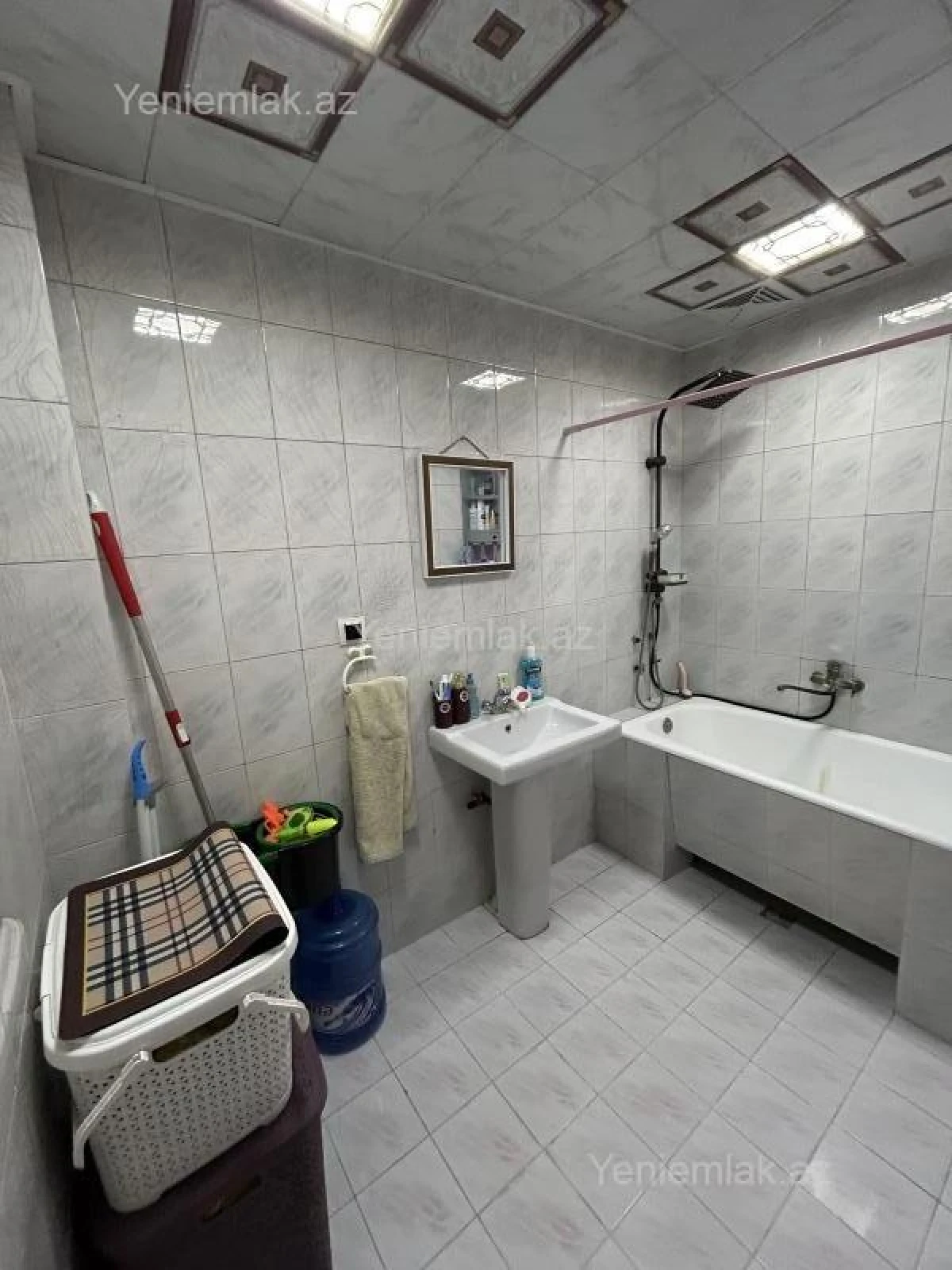 Satılır 3 otaqlı köhnə tikili 64 m²