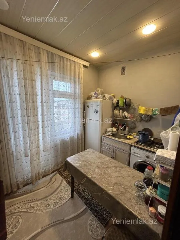 Satılır 2 otaqlı köhnə tikili 65 m²