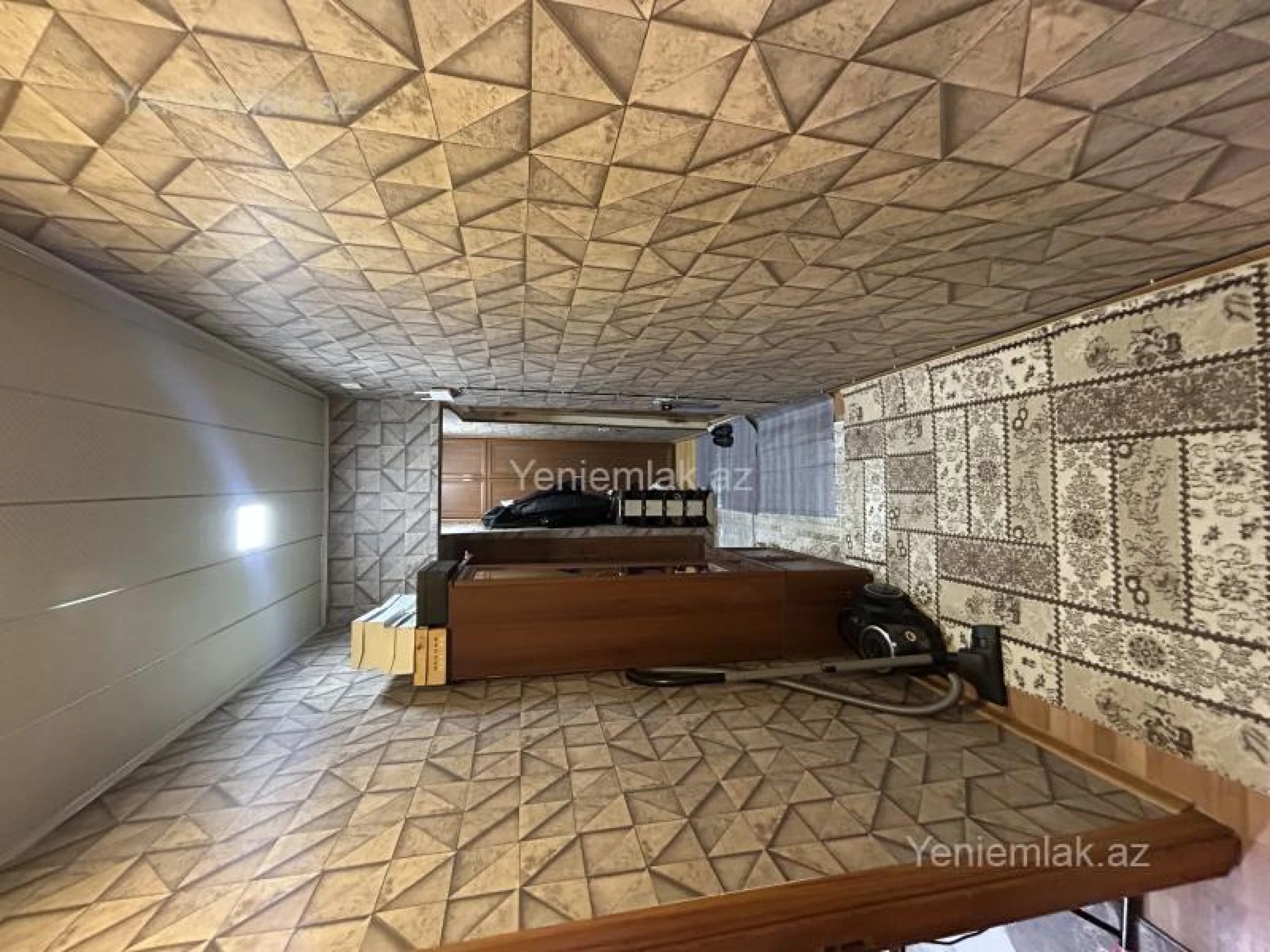 Satılır 2 otaqlı köhnə tikili 65 m²