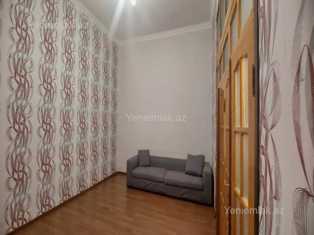 Satılır 2 otaqlı köhnə tikili 75 m²