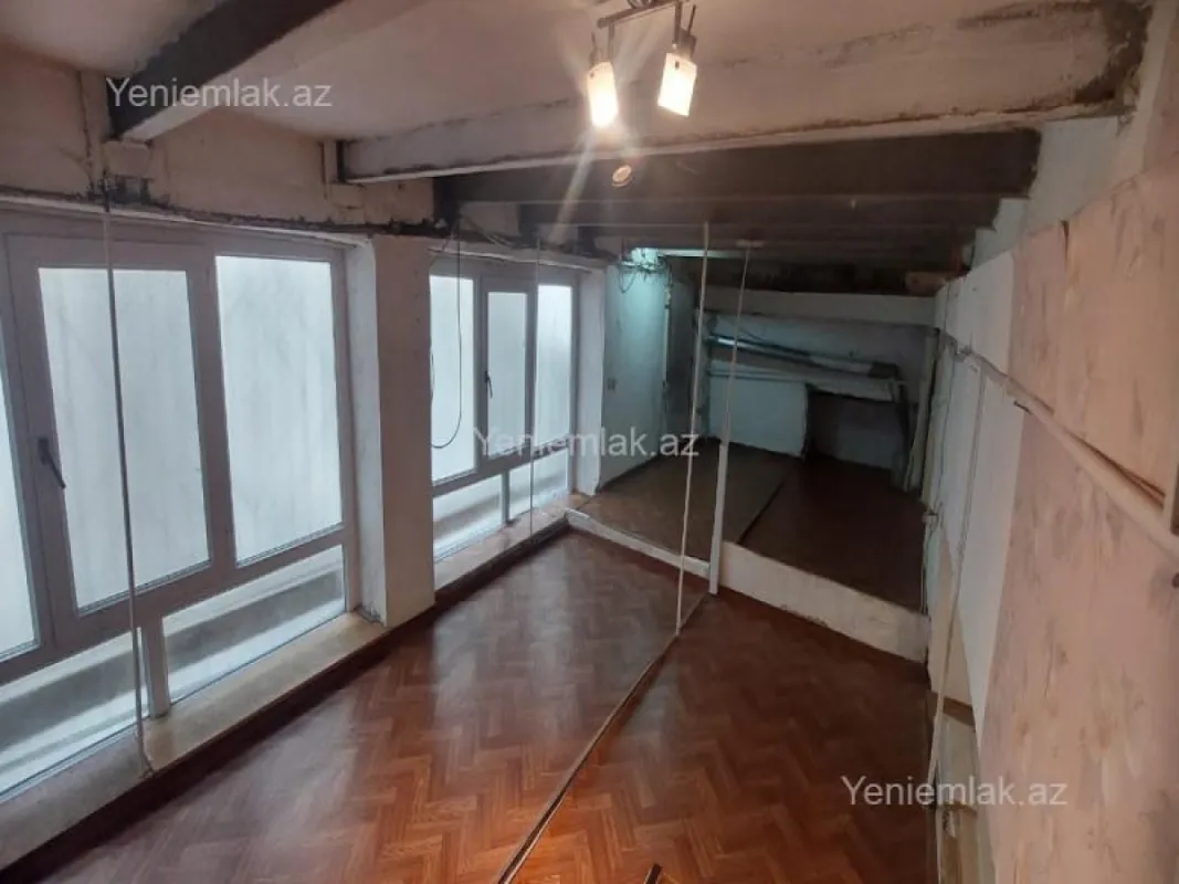 Satılır 2 otaqlı köhnə tikili 75 m²
