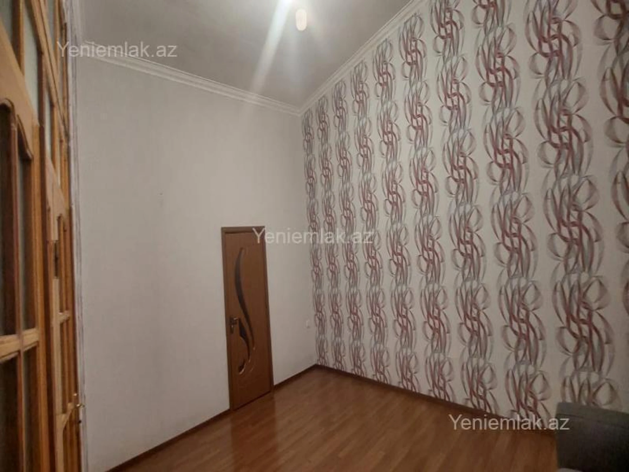 Satılır 2 otaqlı köhnə tikili 75 m²
