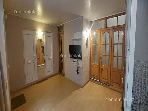 Satılır 2 otaqlı köhnə tikili 75 m²
