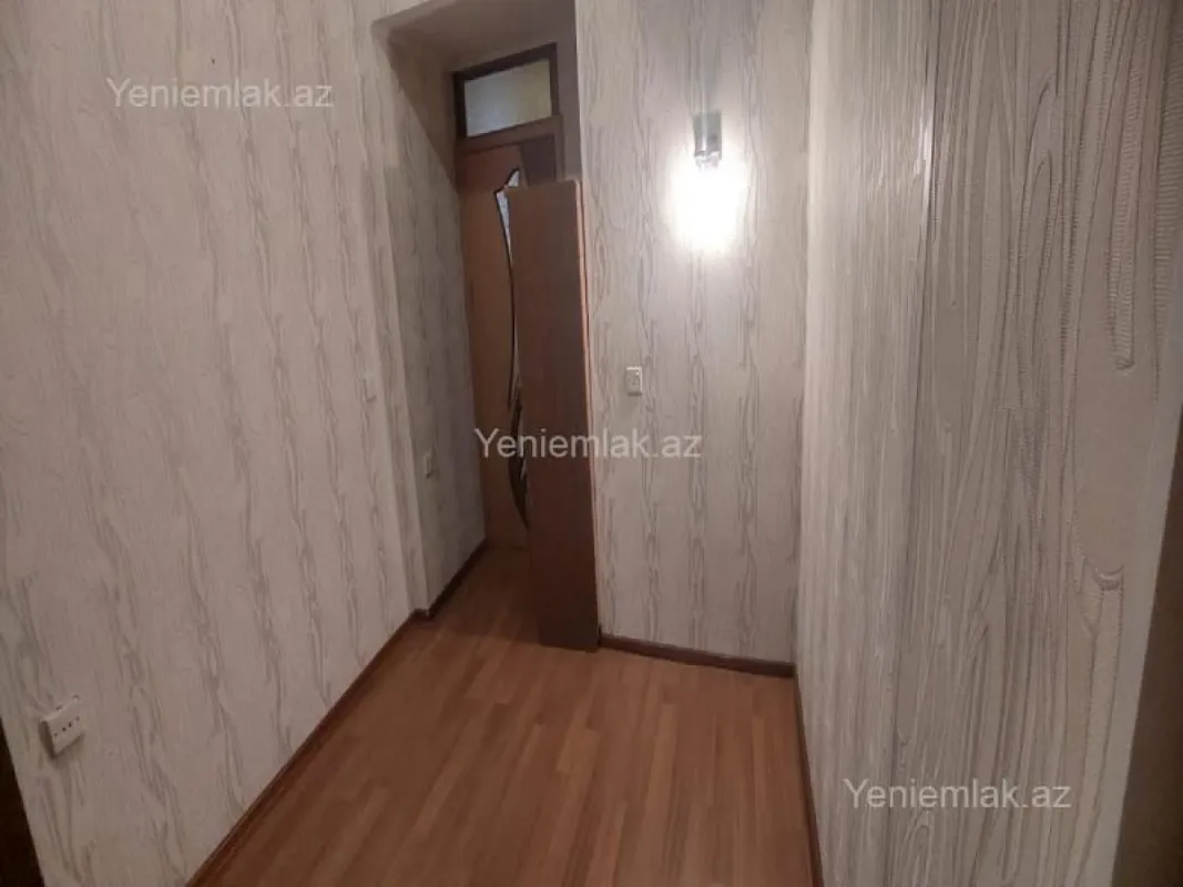 Satılır 2 otaqlı köhnə tikili 75 m²