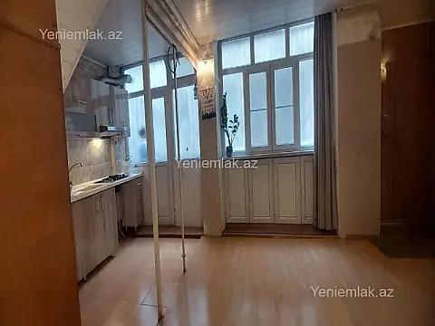 Satılır 2 otaqlı köhnə tikili 75 m²