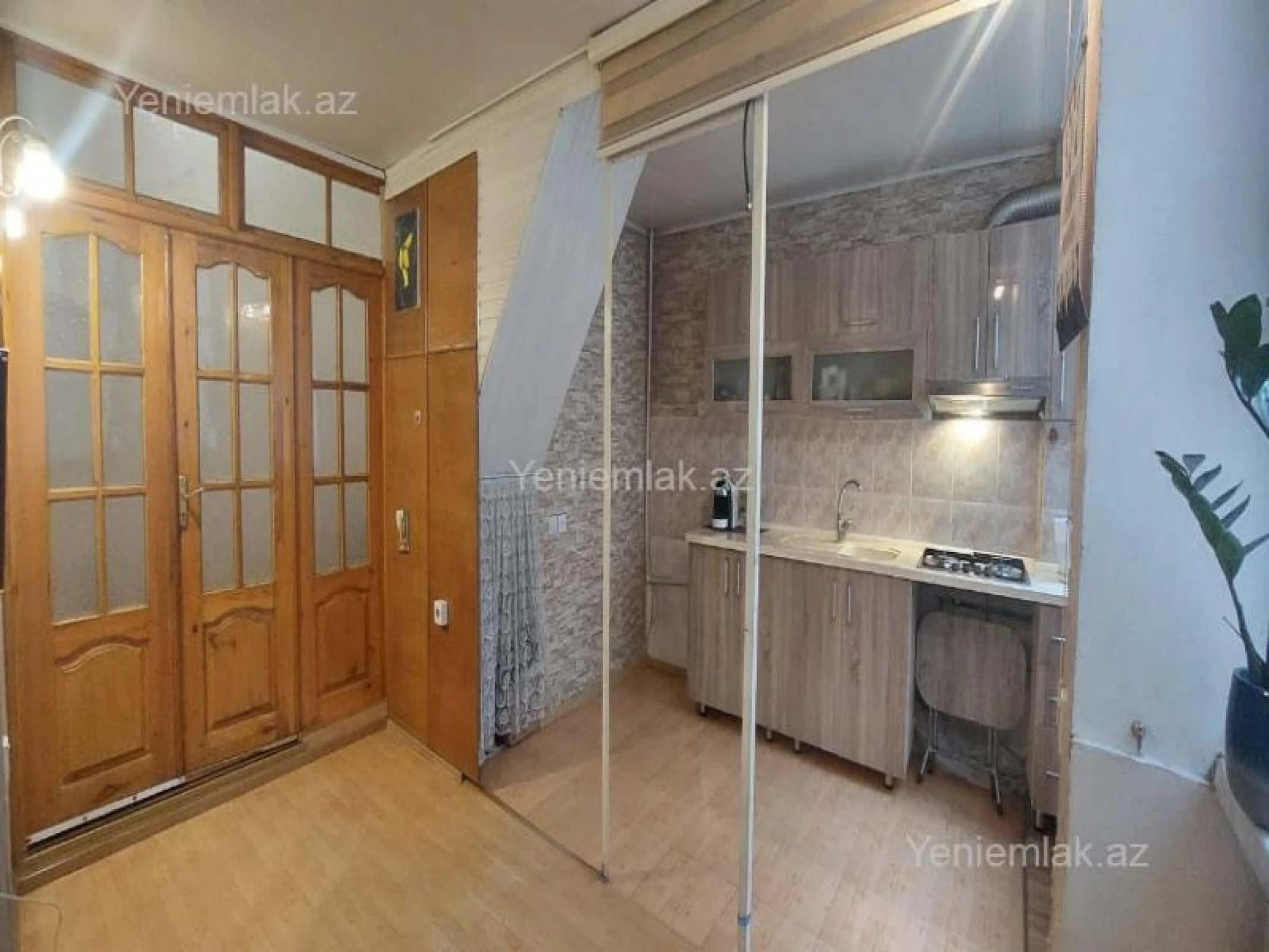 Satılır 2 otaqlı köhnə tikili 75 m²