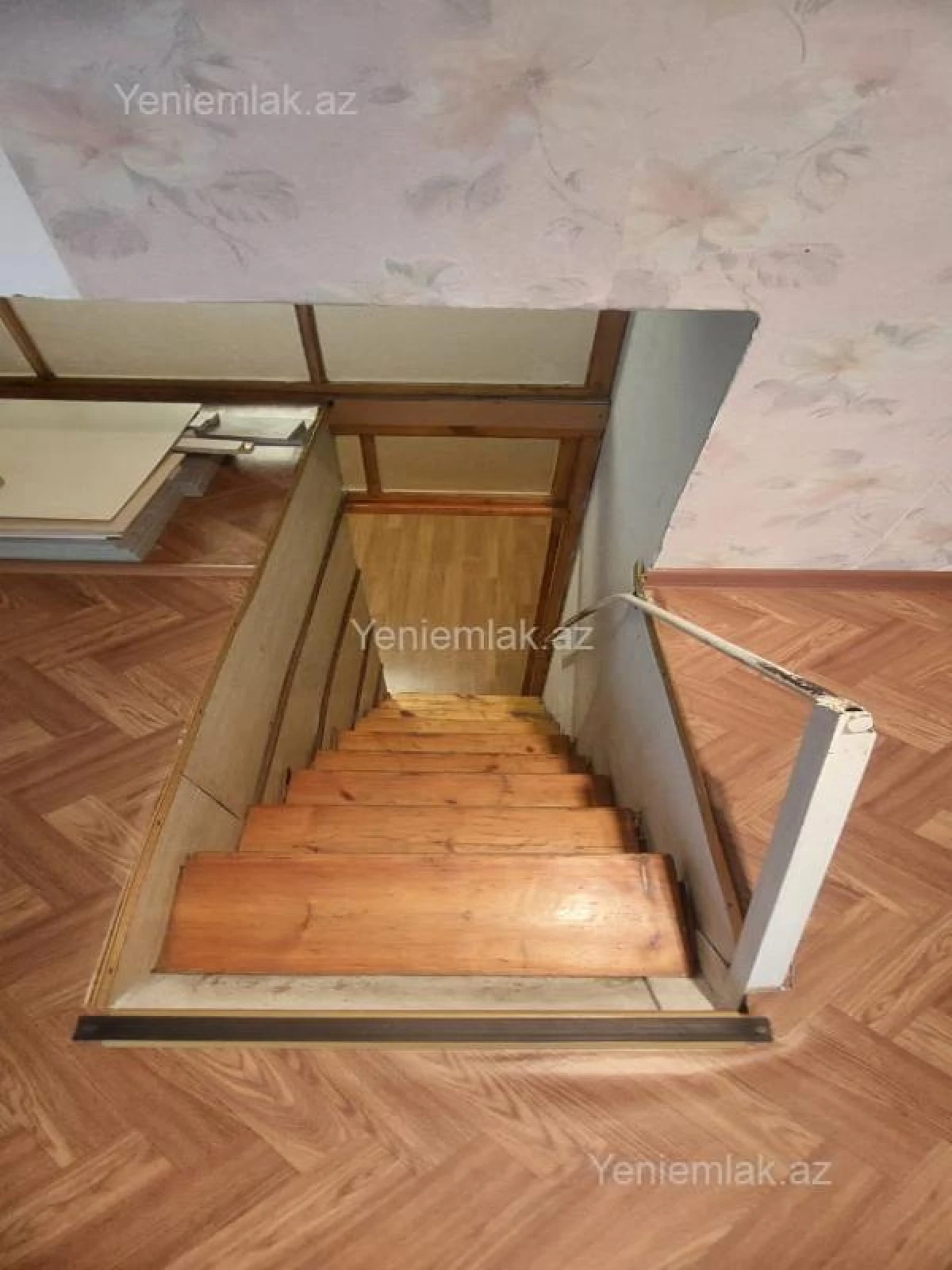 Satılır 2 otaqlı köhnə tikili 75 m²