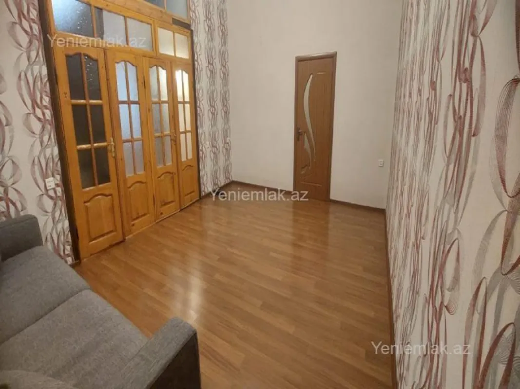 Satılır 2 otaqlı köhnə tikili 75 m²