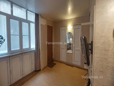 Satılır 2 otaqlı köhnə tikili 75 m²