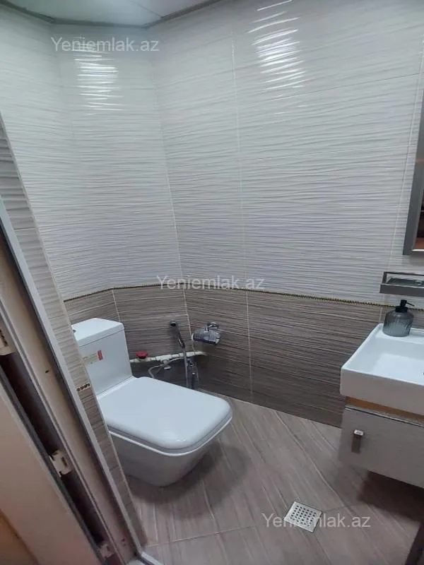 Satılır 2 otaqlı köhnə tikili 75 m²