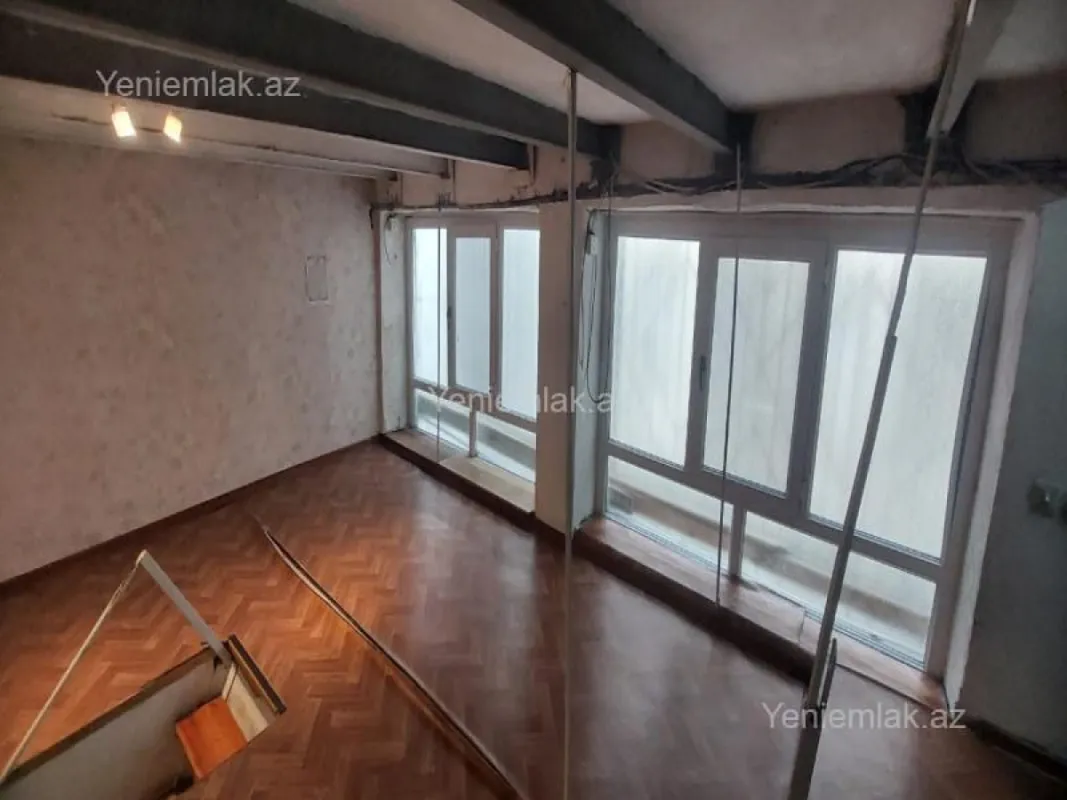 Satılır 2 otaqlı köhnə tikili 75 m²