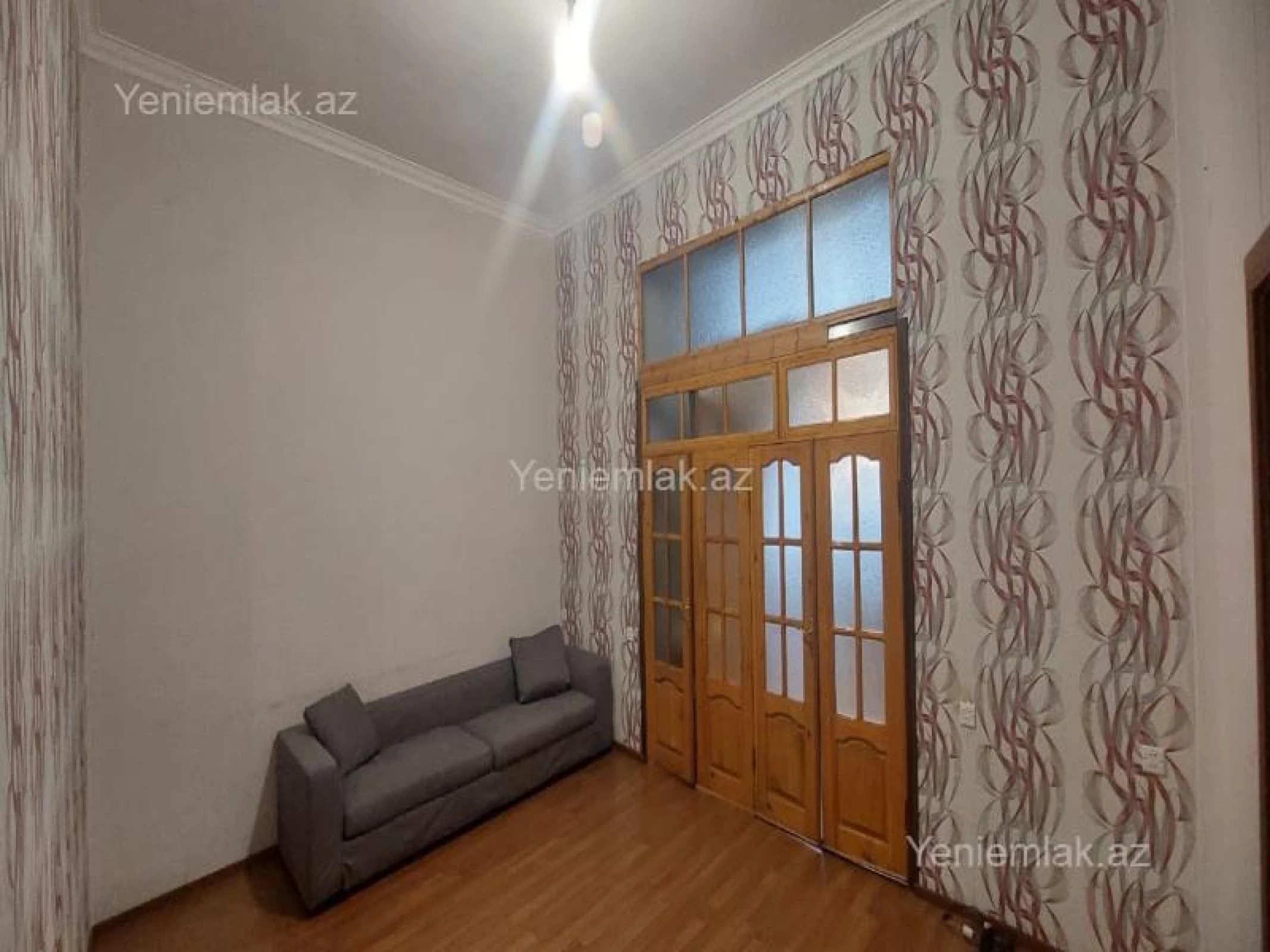 Satılır 2 otaqlı köhnə tikili 75 m²