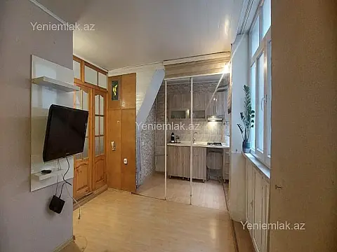 Satılır 2 otaqlı köhnə tikili 75 m²