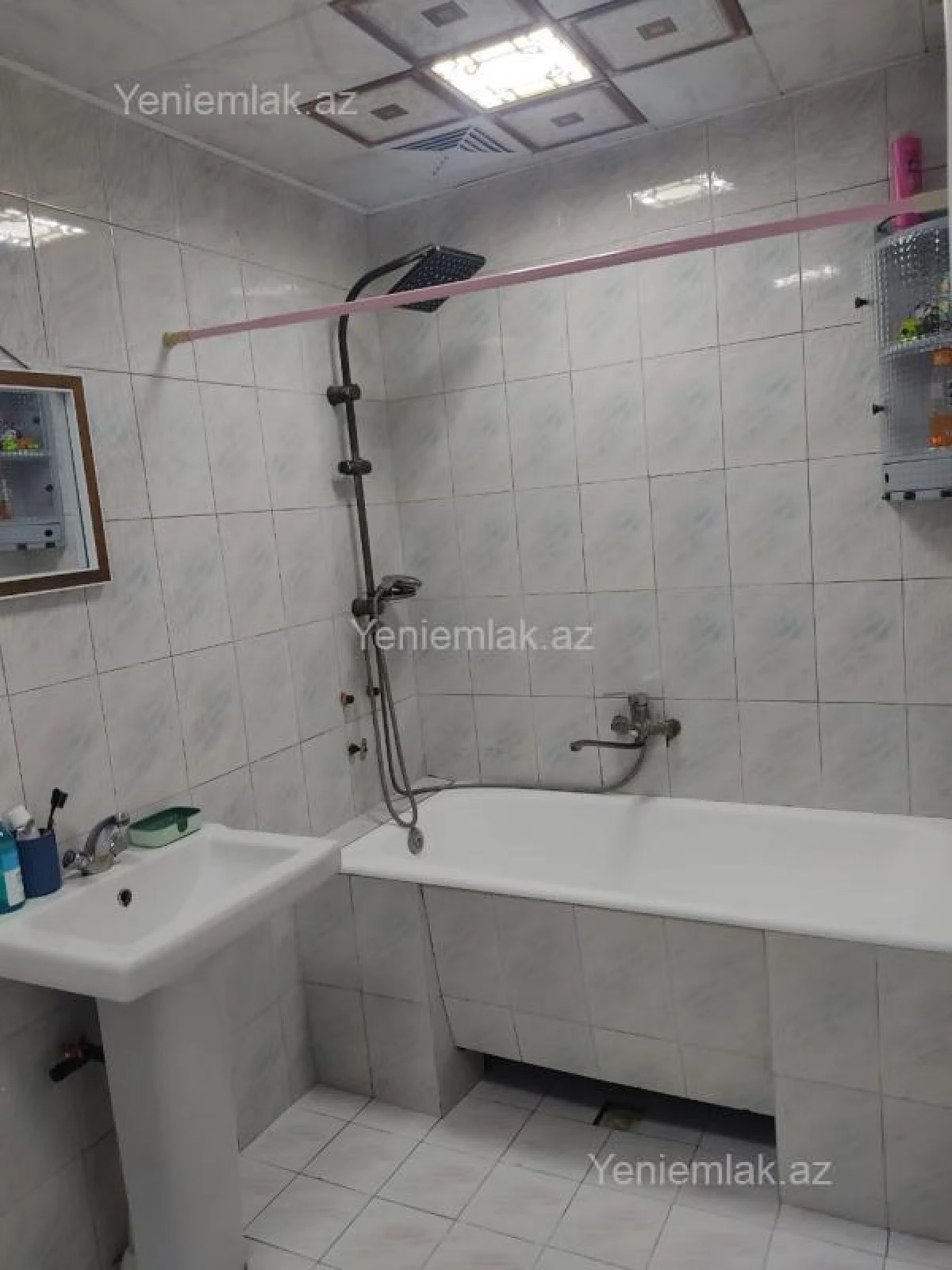 Satılır 2 otaqlı köhnə tikili 60 m²