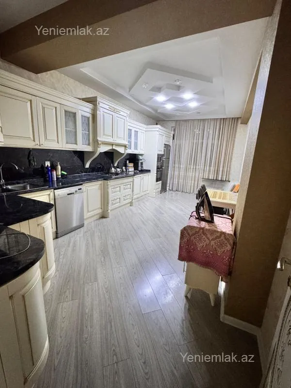 Satılır 4 otaqlı yeni tikili 156 m²