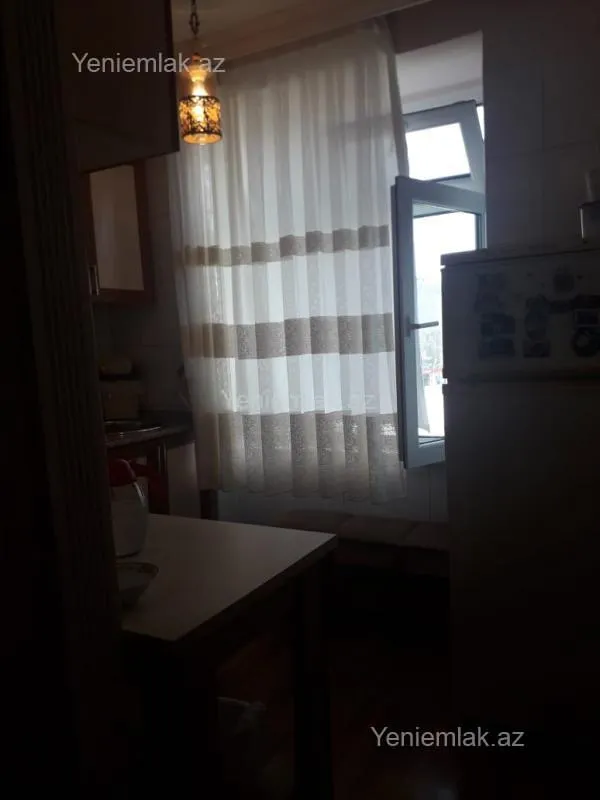 Satılır 2 otaqlı köhnə tikili 42 m²