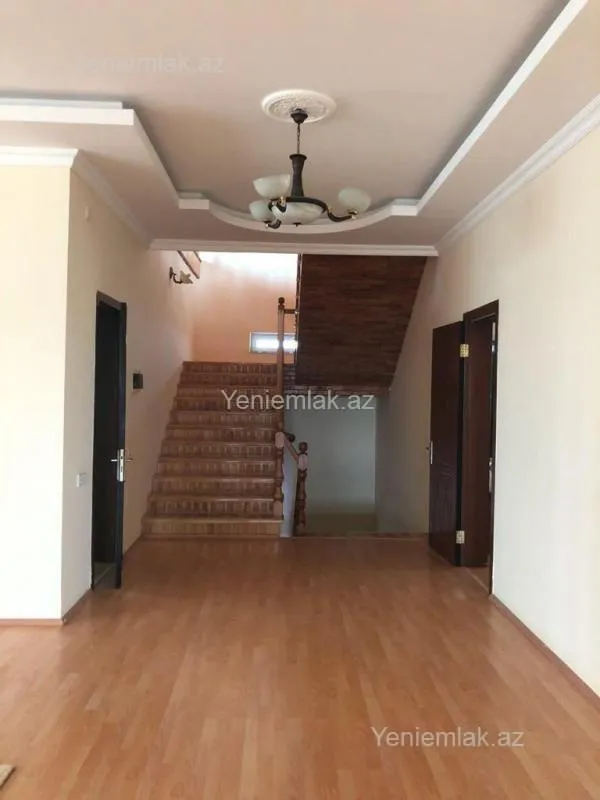Satılır 10 otaqlı həyət evi 1100 m²