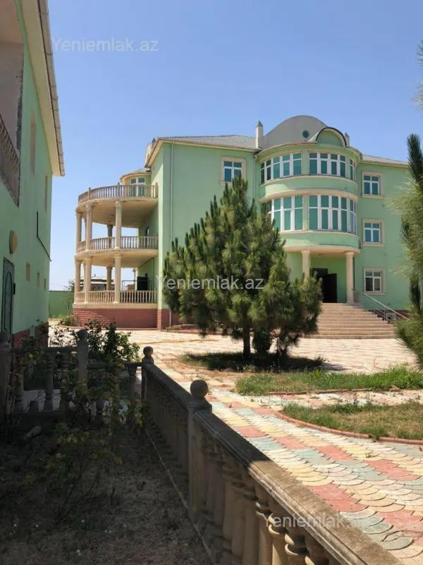 Satılır 10 otaqlı həyət evi 1100 m²