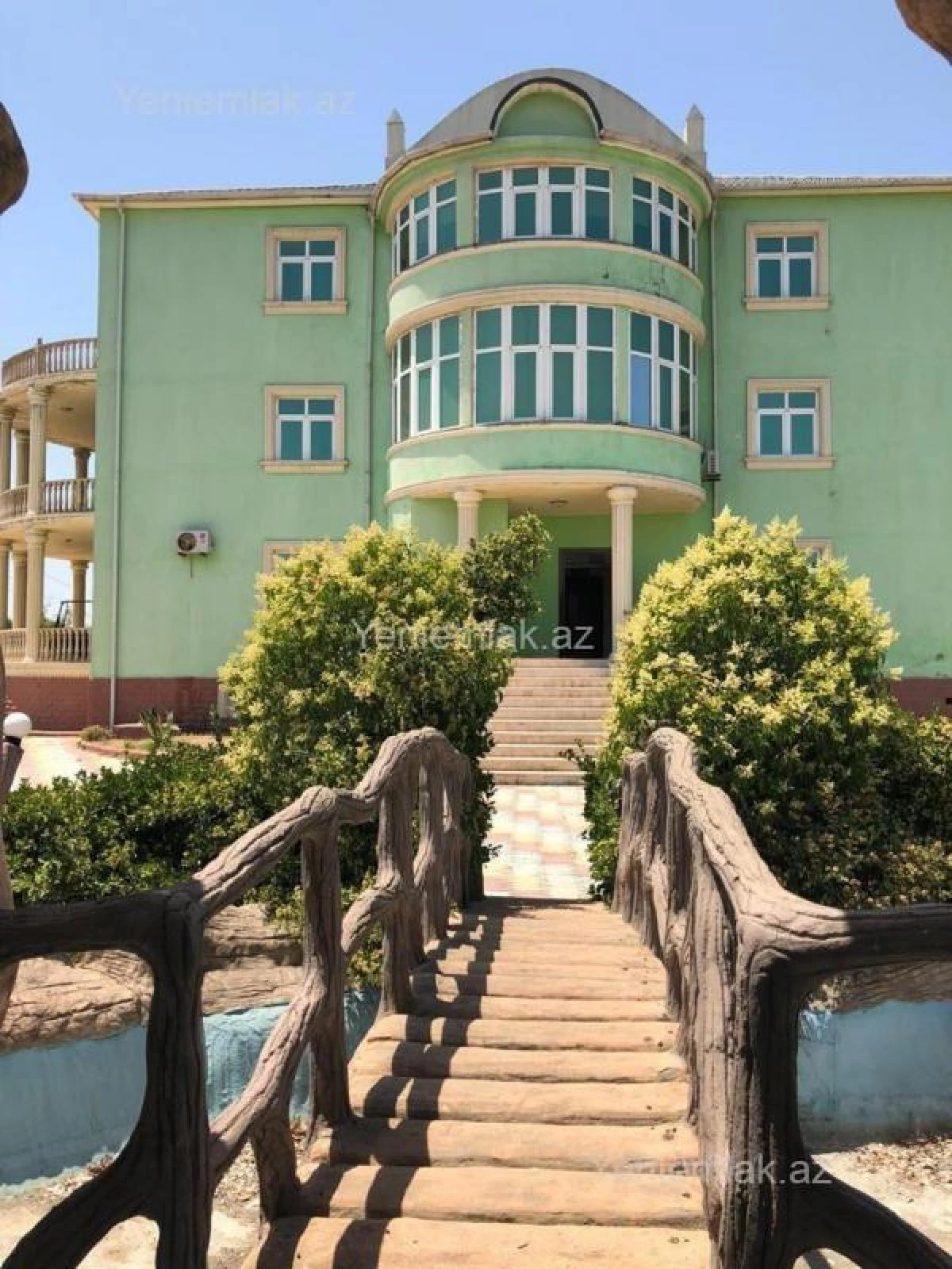 Satılır 10 otaqlı həyət evi 1100 m²