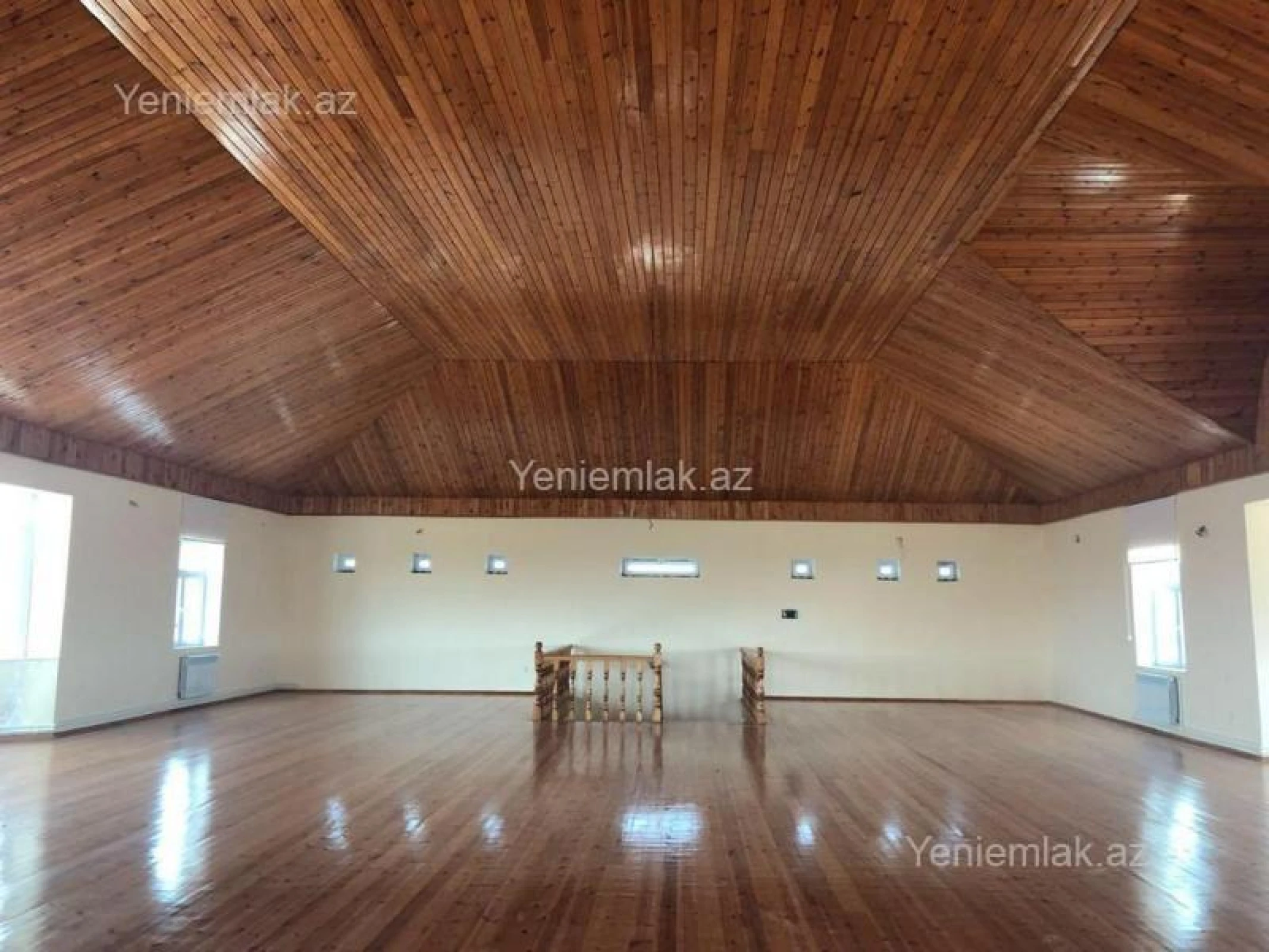 Satılır 10 otaqlı həyət evi 1100 m²