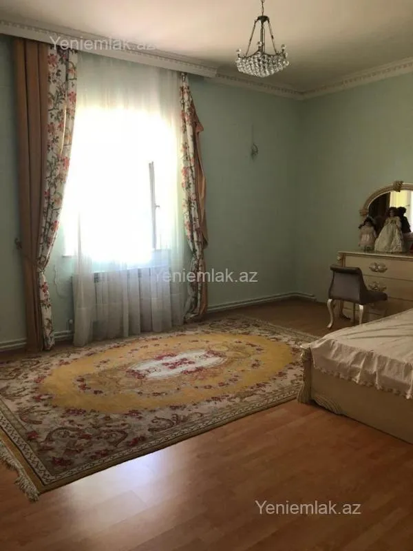 Satılır 10 otaqlı həyət evi 1100 m²