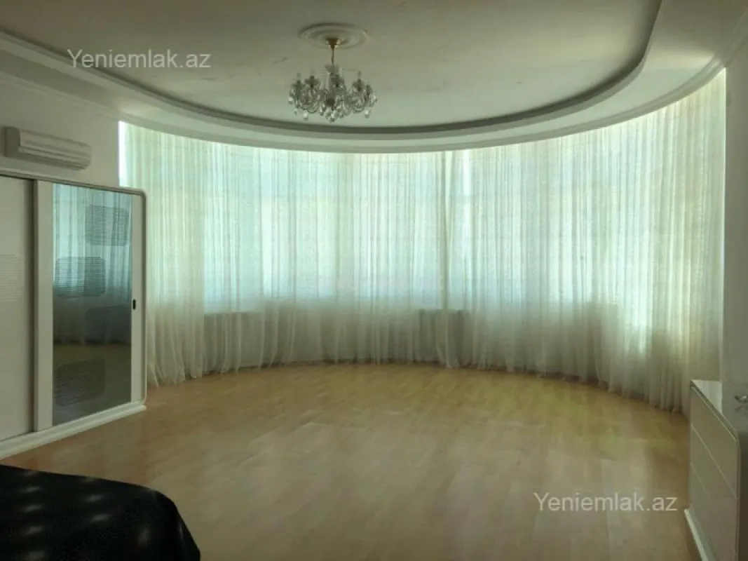 Satılır 10 otaqlı həyət evi 1100 m²