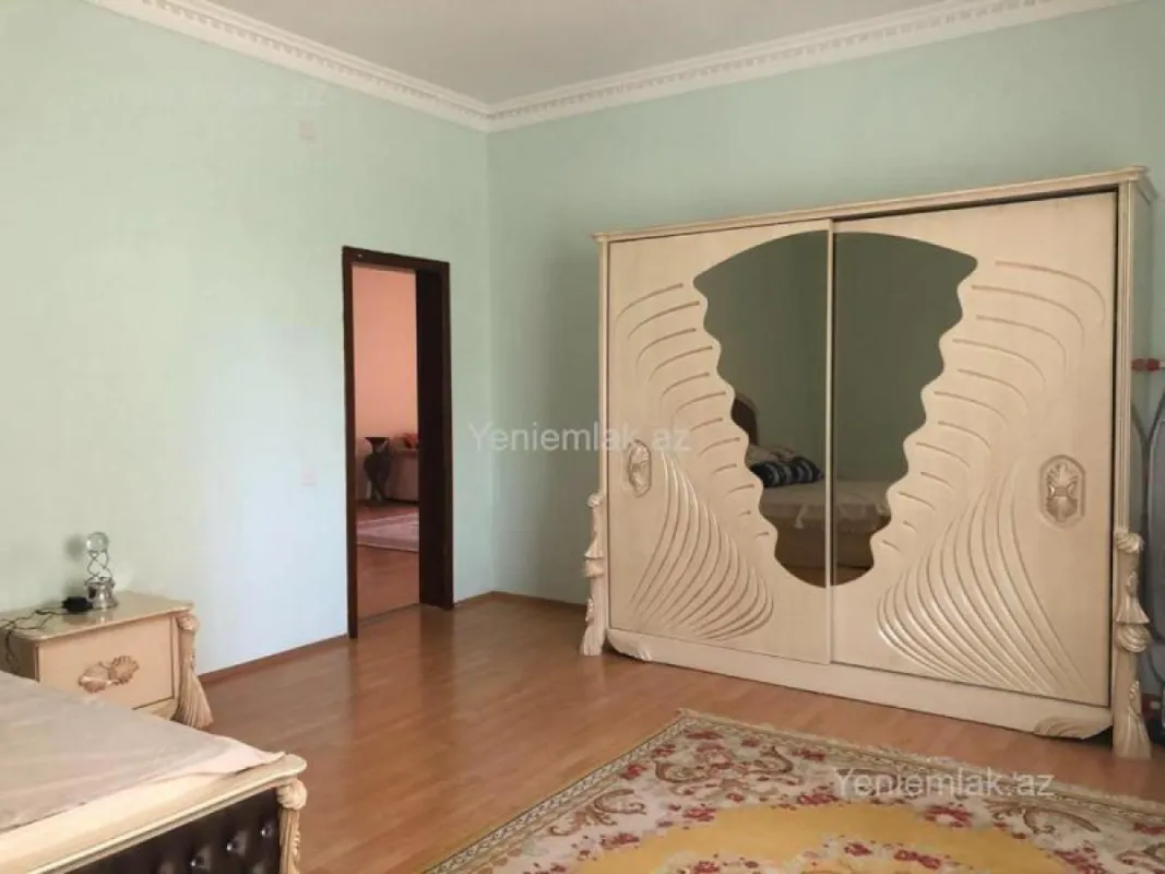 Satılır 10 otaqlı həyət evi 1100 m²