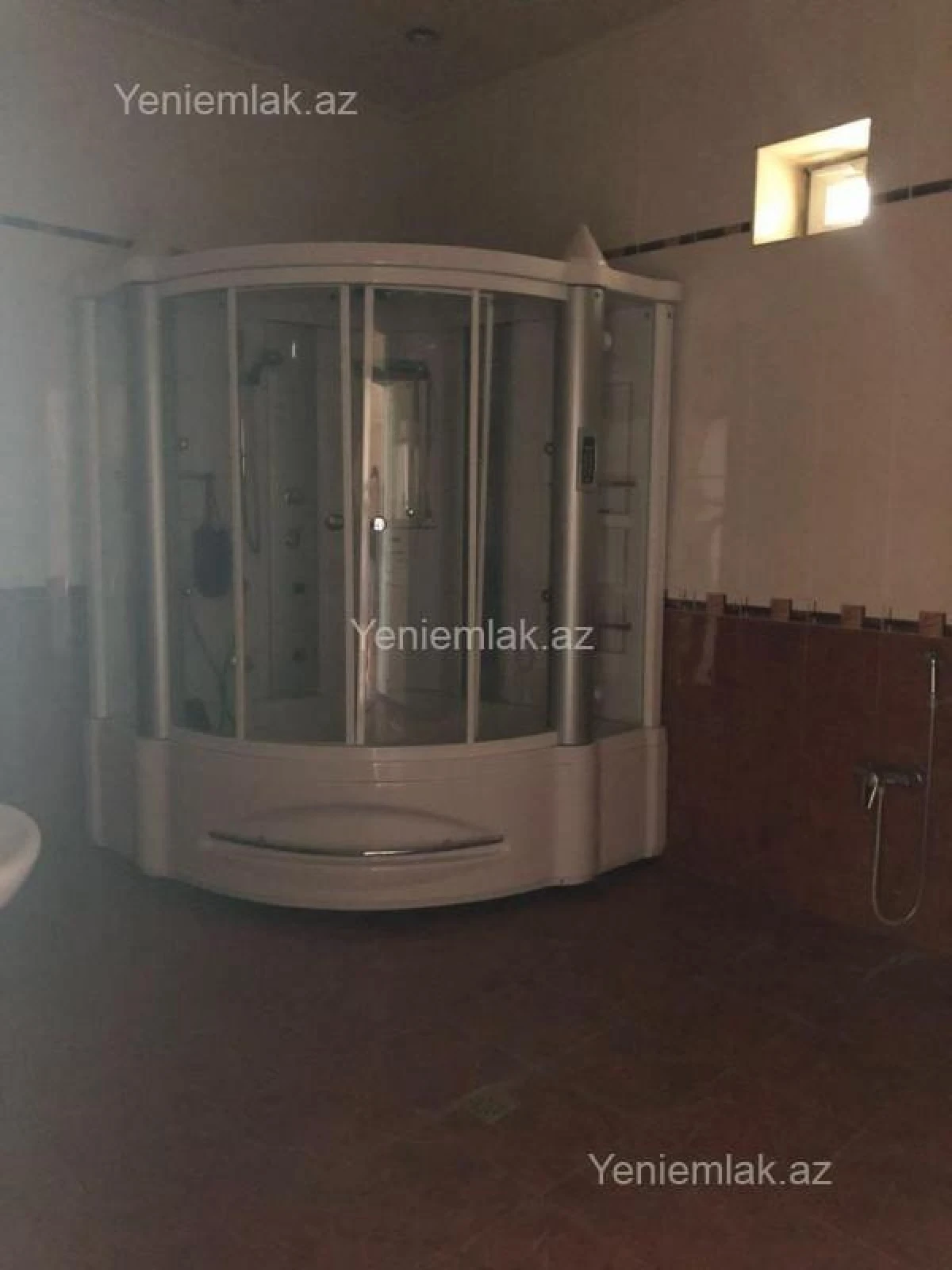 Satılır 10 otaqlı həyət evi 1100 m²