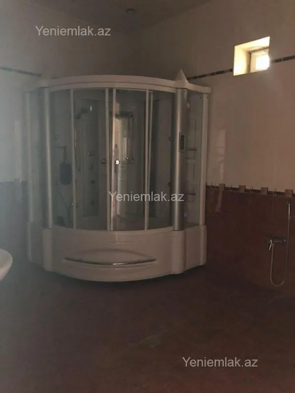 Satılır 10 otaqlı həyət evi 1100 m²