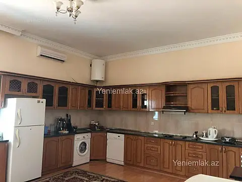 Satılır 10 otaqlı həyət evi 1100 m²