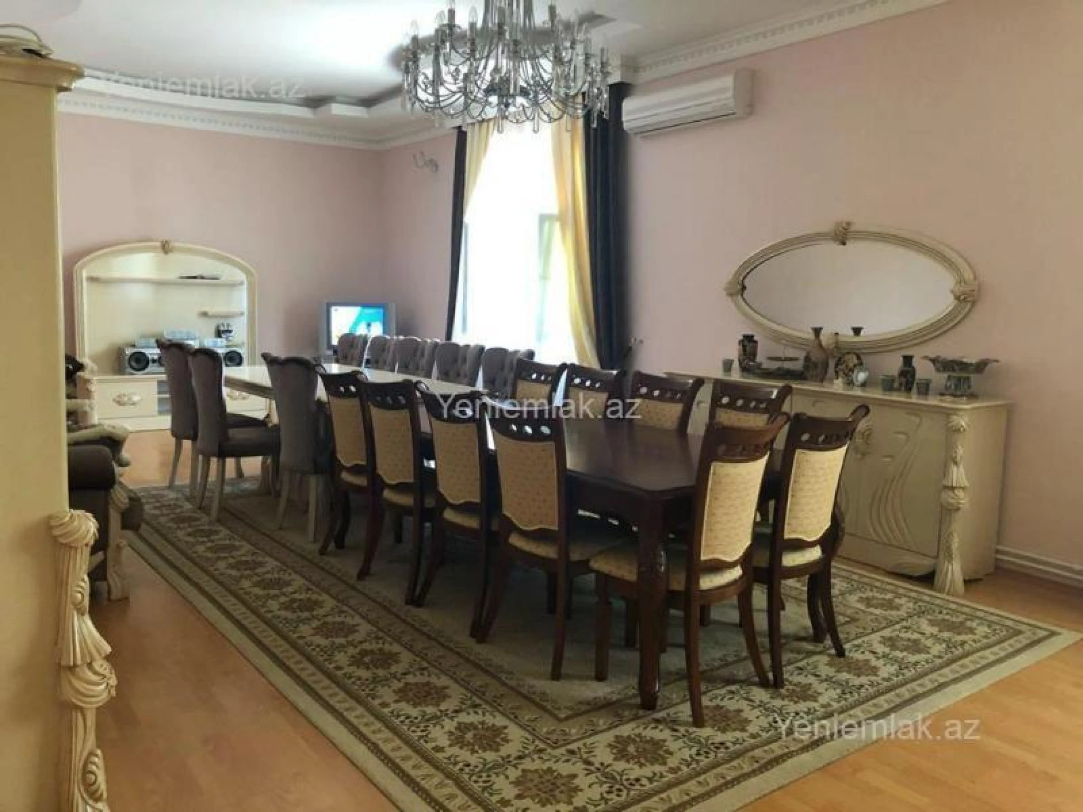 Satılır 10 otaqlı həyət evi 1100 m²