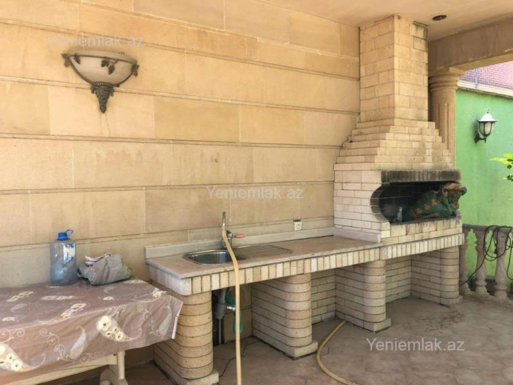 Satılır 10 otaqlı həyət evi 1100 m²