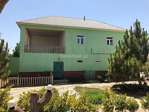 Satılır 10 otaqlı həyət evi 1100 m²