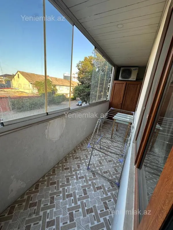 Satılır 10 otaqlı həyət evi 1100 m²