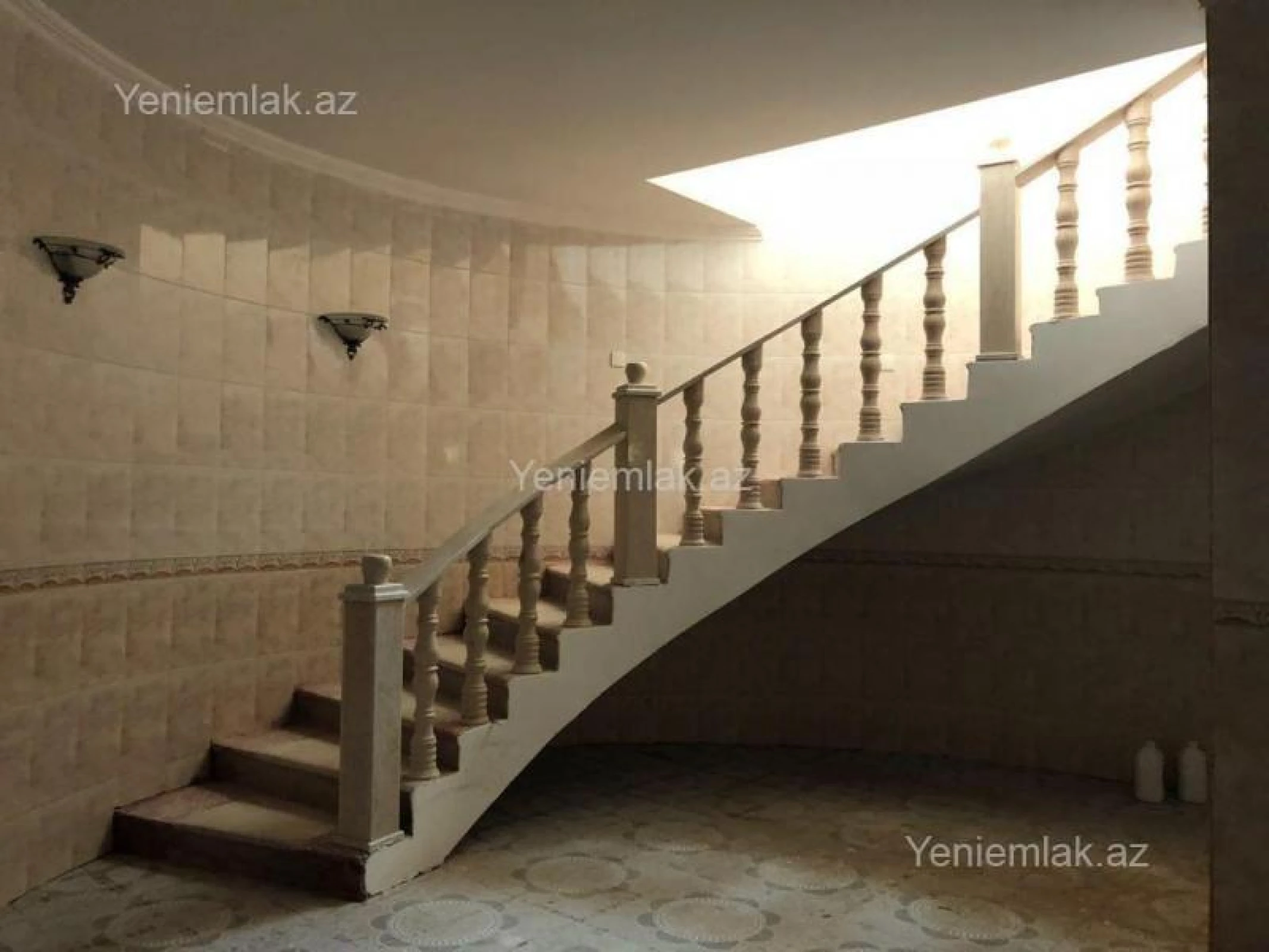 Satılır 10 otaqlı həyət evi 1100 m²