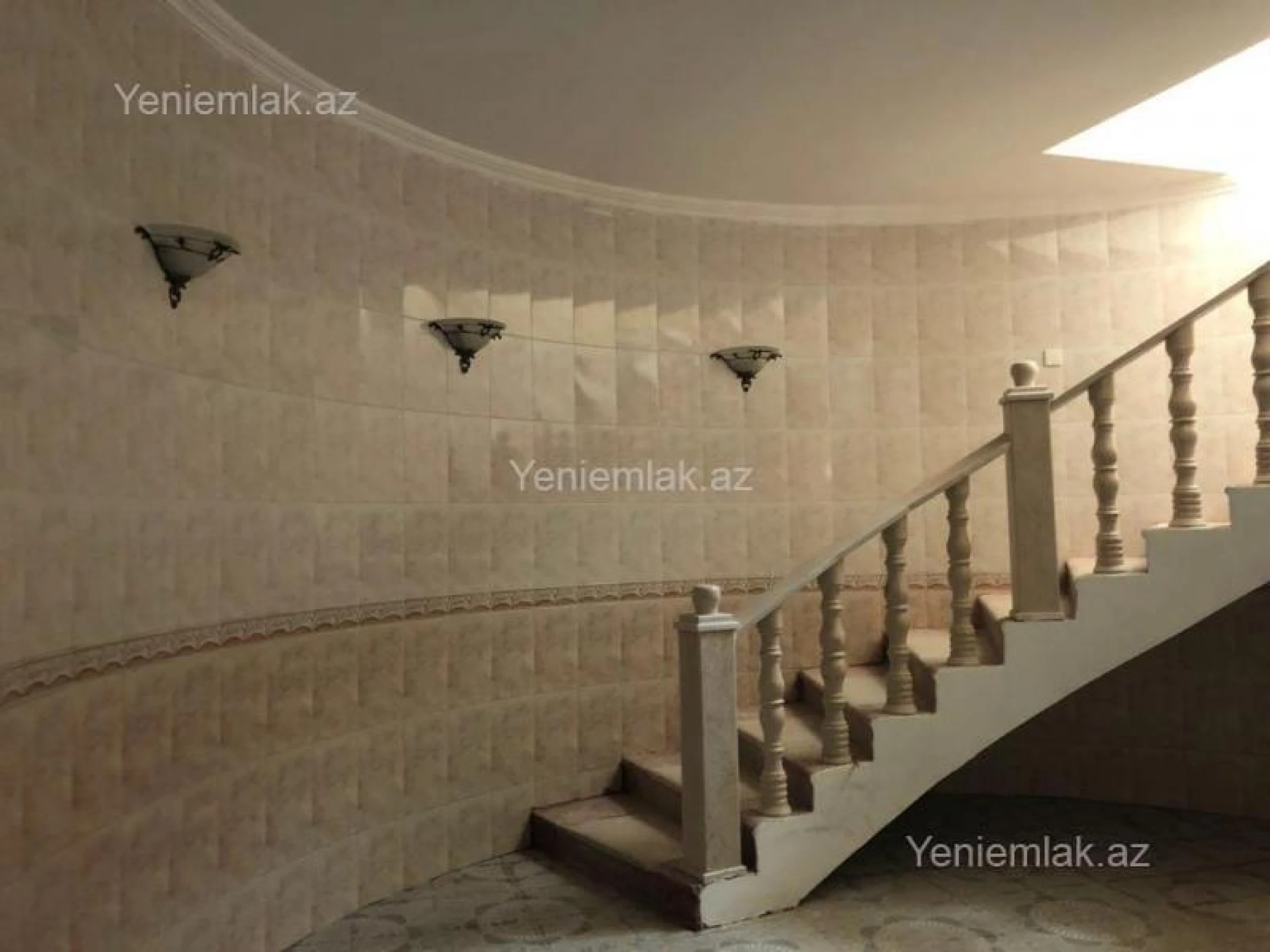 Satılır 10 otaqlı həyət evi 1100 m²