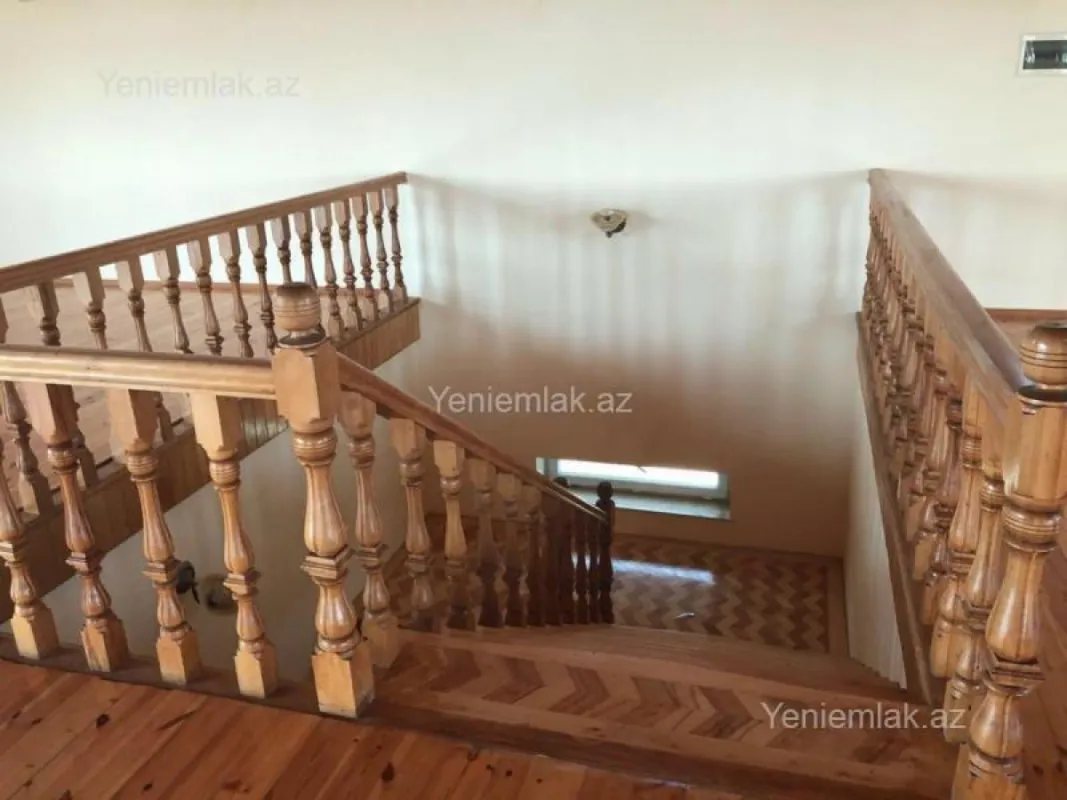 Satılır 10 otaqlı həyət evi 1100 m²