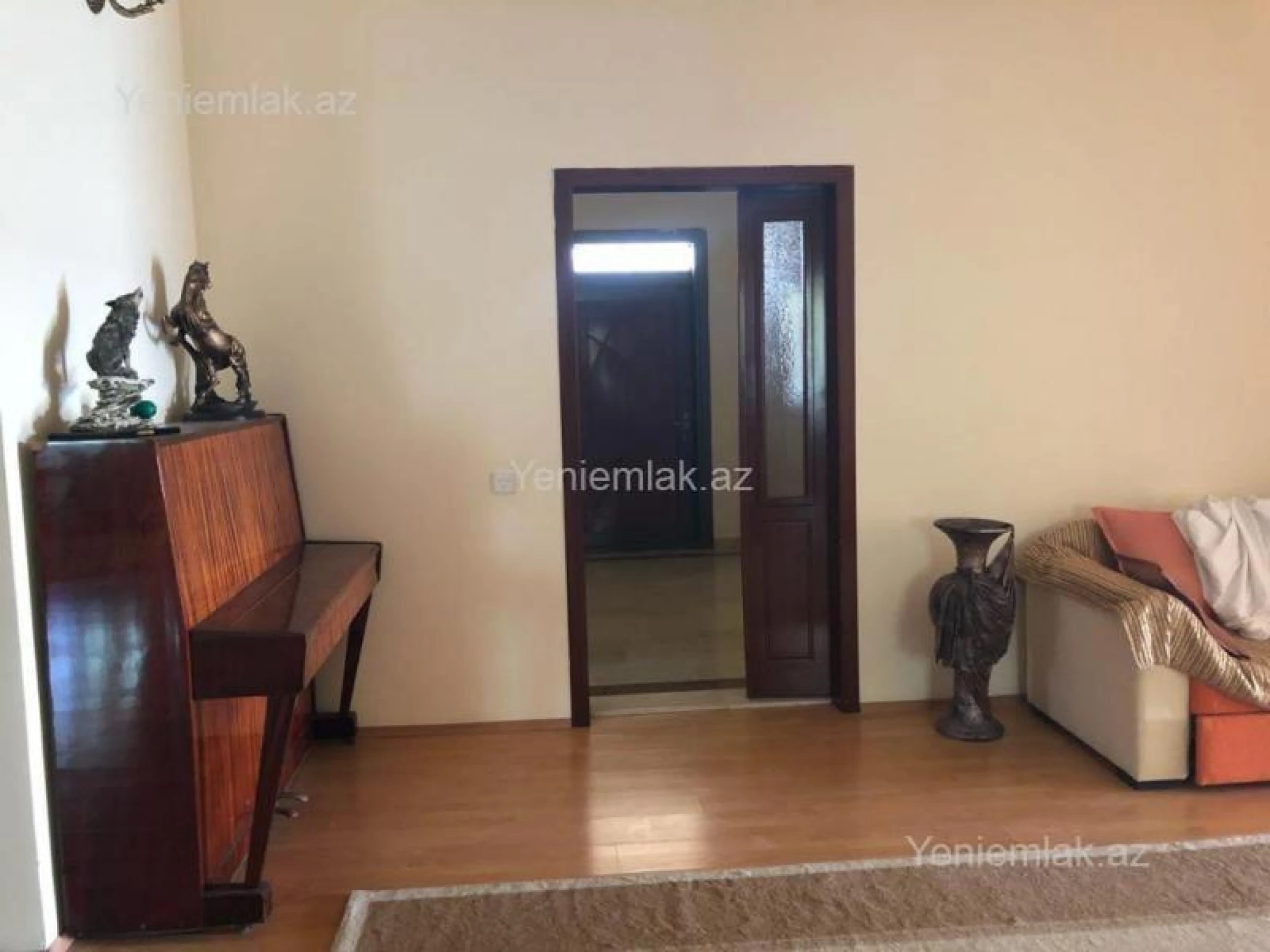 Satılır 10 otaqlı həyət evi 1100 m²
