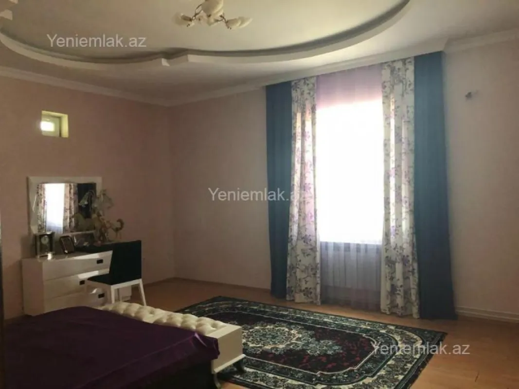 Satılır 10 otaqlı həyət evi 1100 m²