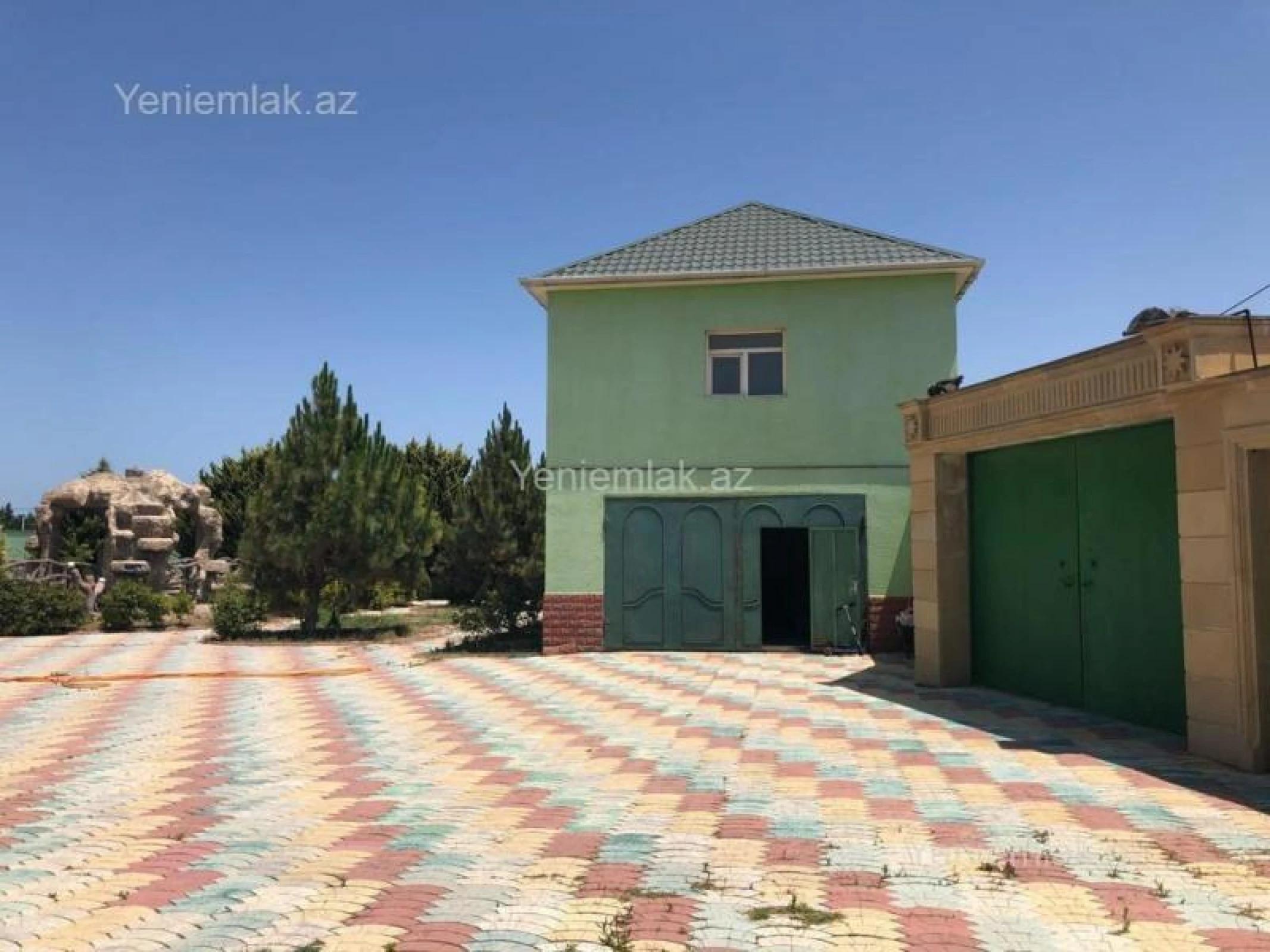 Satılır 10 otaqlı həyət evi 1100 m²