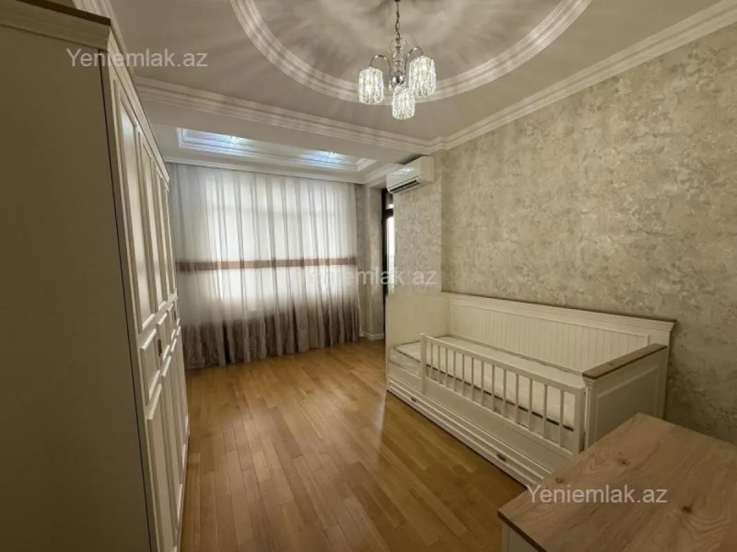 Satılır 4 otaqlı yeni tikili 185 m²