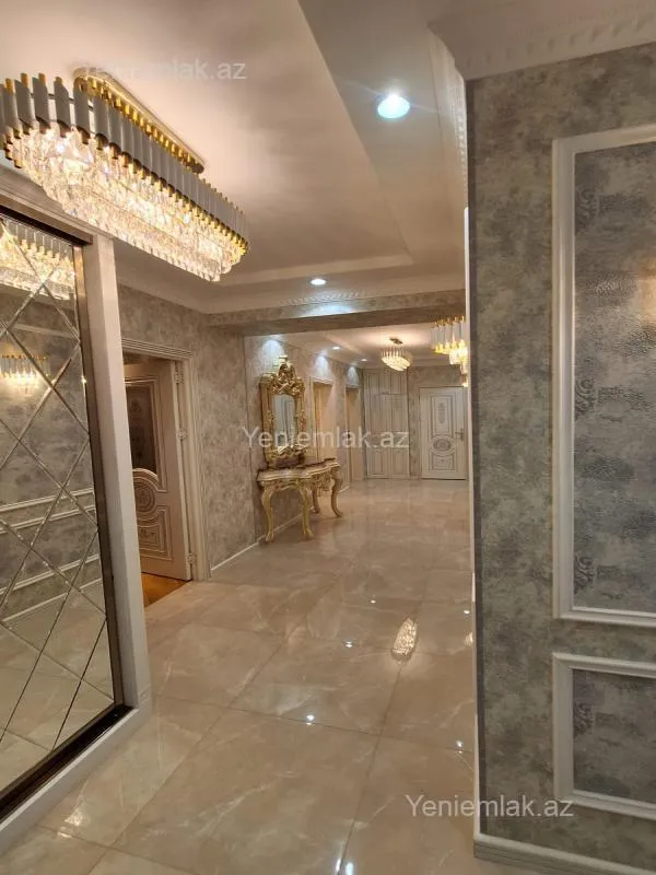 Satılır 3 otaqlı yeni tikili 130 m²