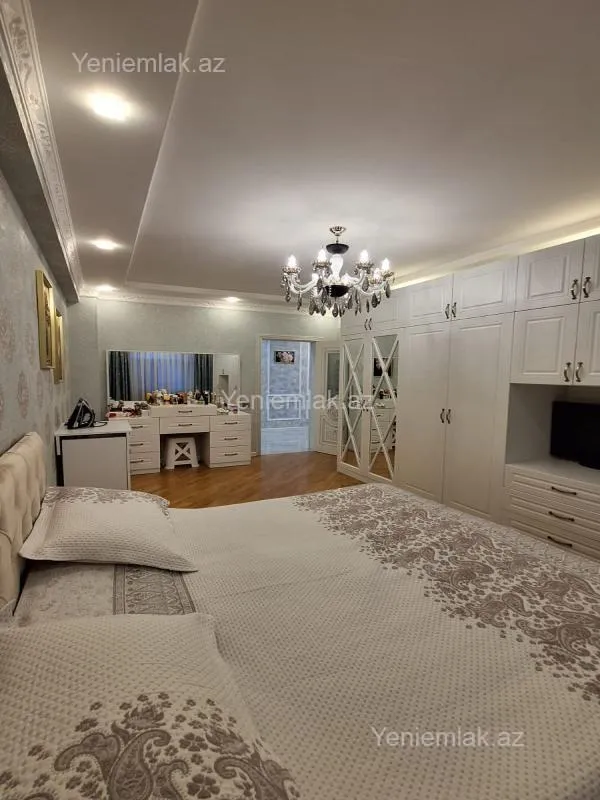 Satılır 3 otaqlı yeni tikili 130 m²