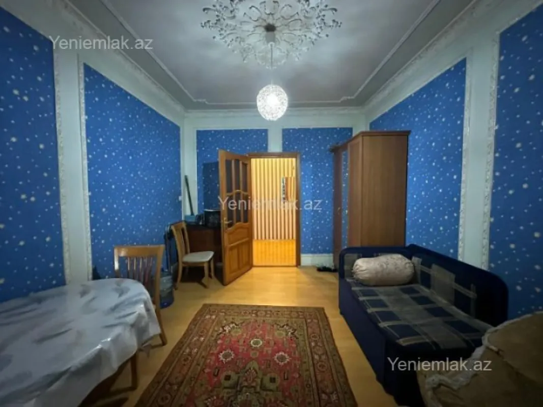 Satılır 4 otaqlı köhnə tikili 110 m²