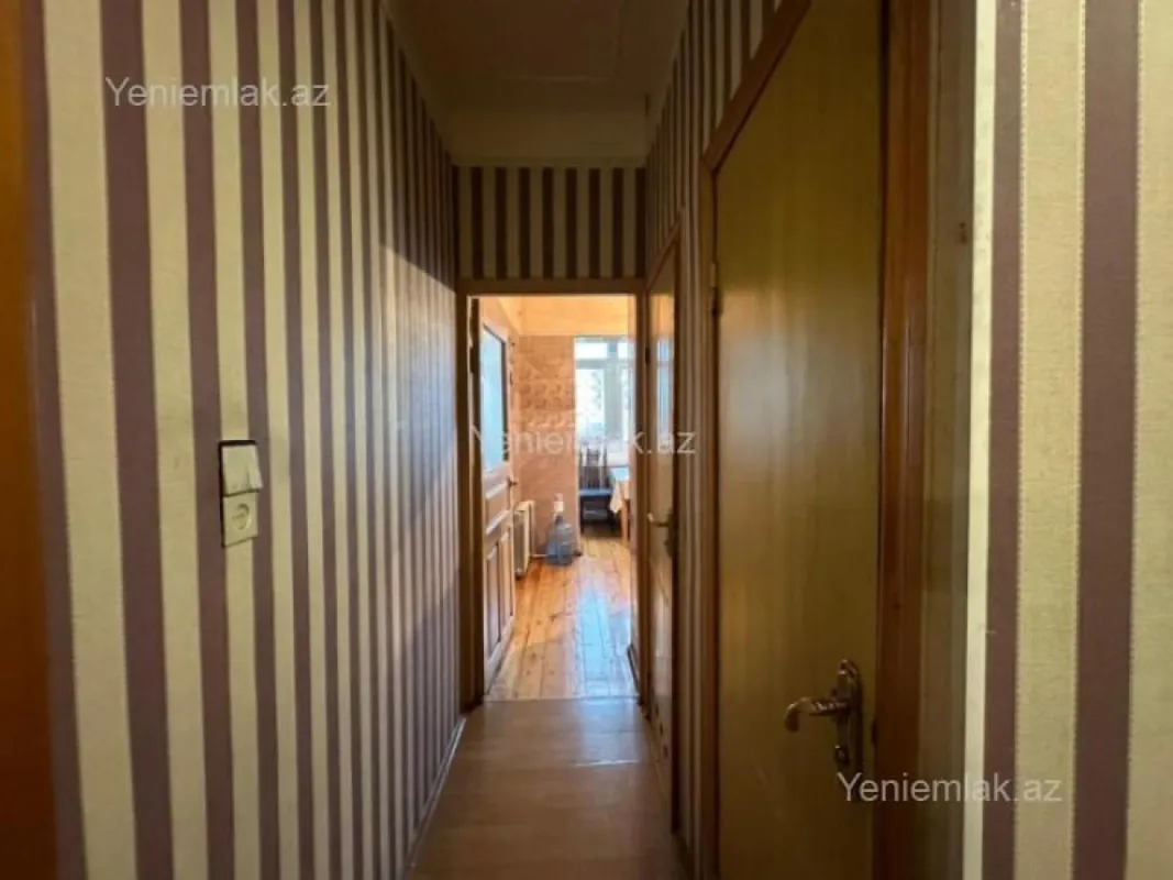 Satılır 4 otaqlı köhnə tikili 110 m²
