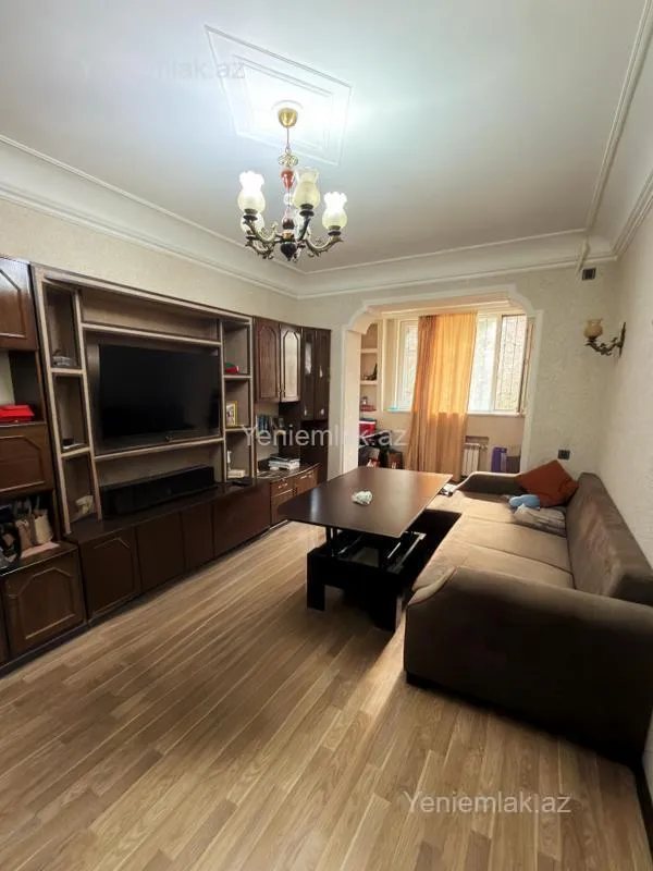 Satılır 2 otaqlı köhnə tikili 50 m²