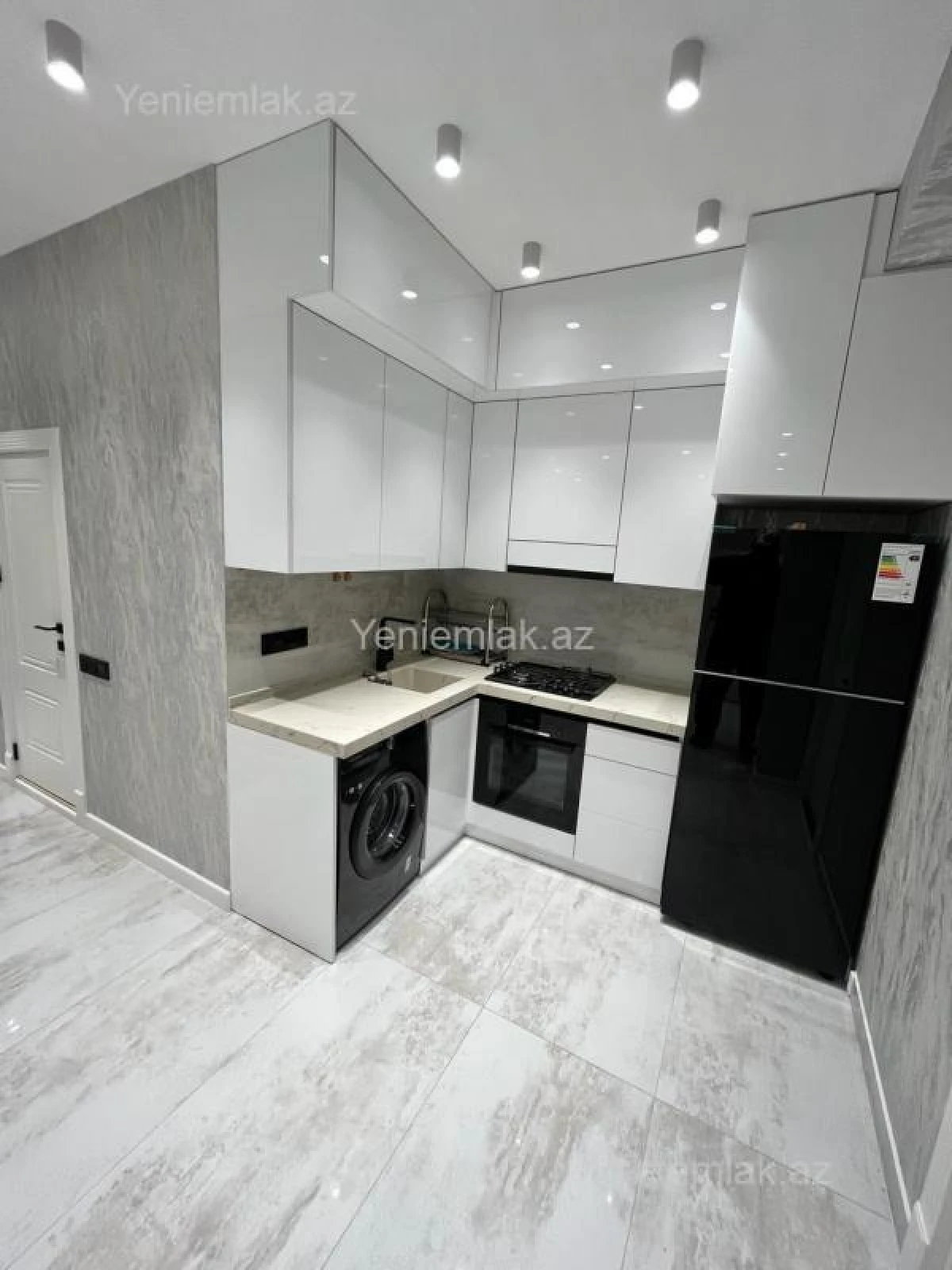 Satılır 3 otaqlı yeni tikili 98 m²